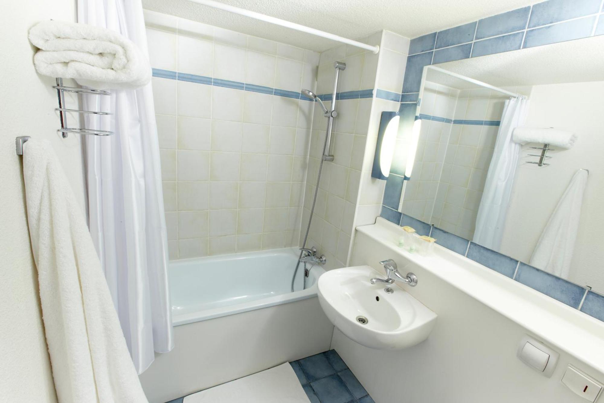 Campanile Marmande Hotel Стая снимка